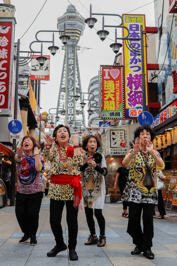 Osaka aguarda el desembarco de los líderes y jefes de Estado de los principales países del planeta para participar en la cumbre del G-20. La segunda mayor ciudad de Japón saluda esta llegada con abuelas bailando hip-hop o con el paseo por sus calles de dobles de Donald Trump y Kim Jong-un 
