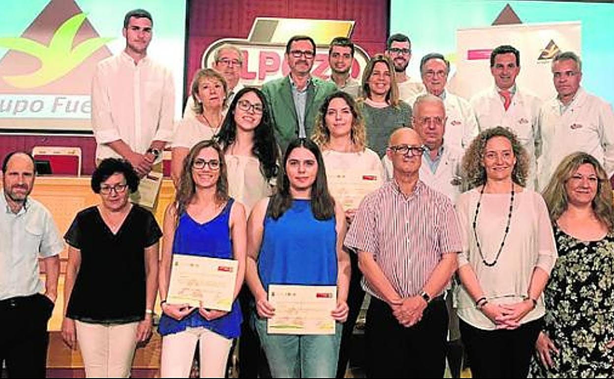 Los alumnos en el acto de entrega de credenciales. 