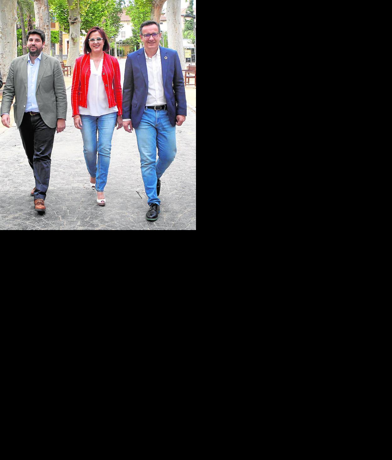 Miras, Franco y Conesa, en la jornada de reflexión del 26-M, cuando 'La Verdad' los citó en Murcia junto con otros candidatos. 