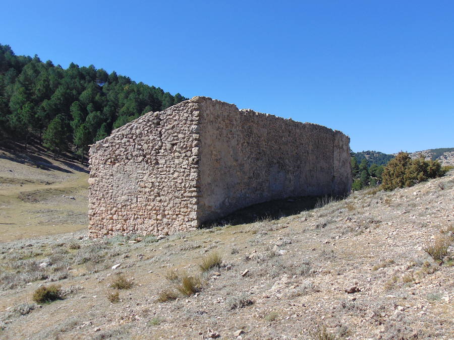 El Plan Director de los Pozos de la Nieve plantea la recuperación de un conjunto etnográfico ahora en ruinas con actuaciones valoradas en un millón de euros durante diez años