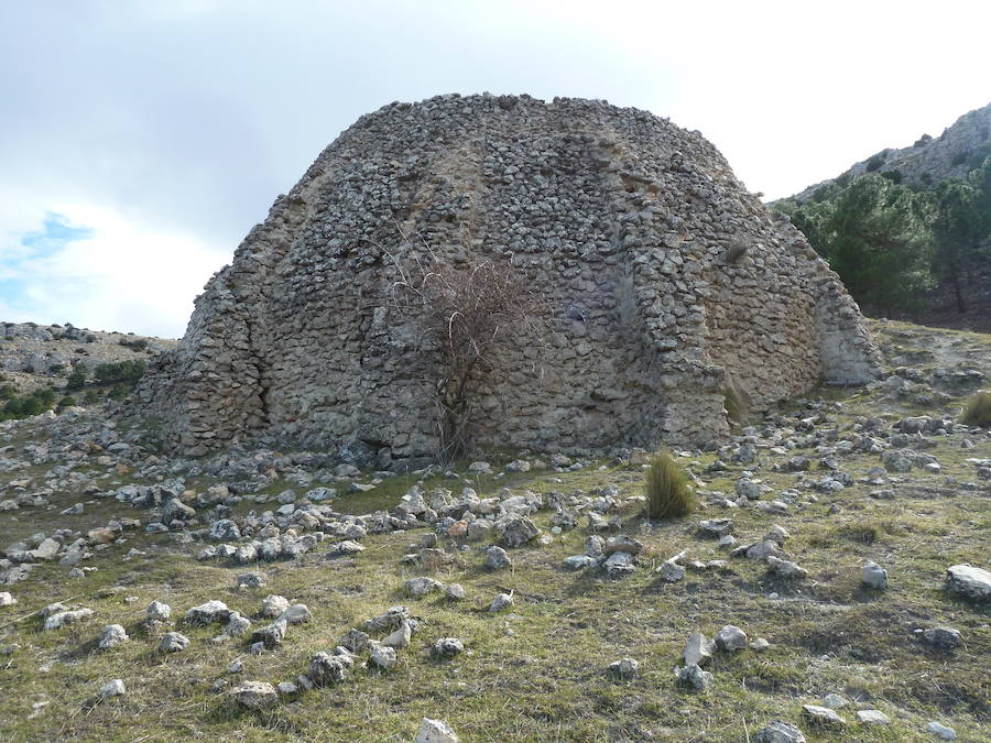 El Plan Director de los Pozos de la Nieve plantea la recuperación de un conjunto etnográfico ahora en ruinas con actuaciones valoradas en un millón de euros durante diez años
