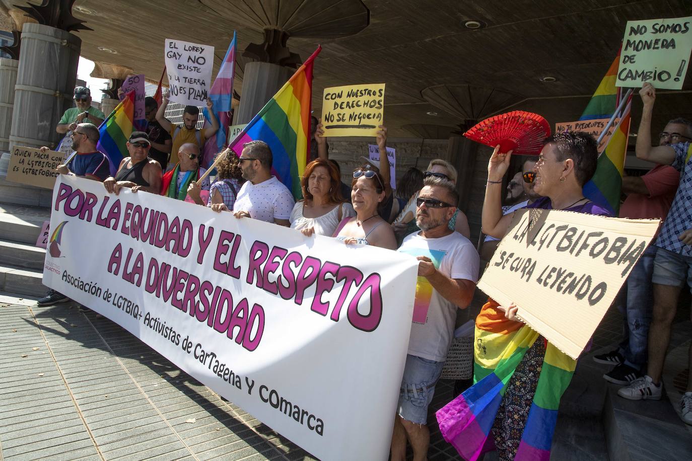 El portavoz de Colectivo Galactyco, Alberto Alba, alertó de que un Ejecutivo sustentado por la formación de ultraderecha podría eliminar parcialmente o suprimir la Ley de Igualdad LGTBI