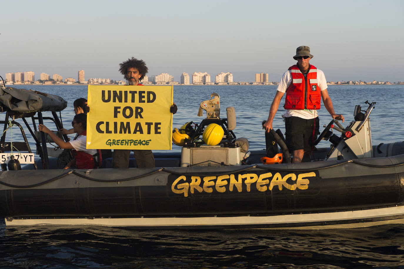 La iniciativa llevada a cabo por Greenpeace alerta sobre el aumento de las temperaturas, especialmente en los océanos, que acumulan gran parte del calor