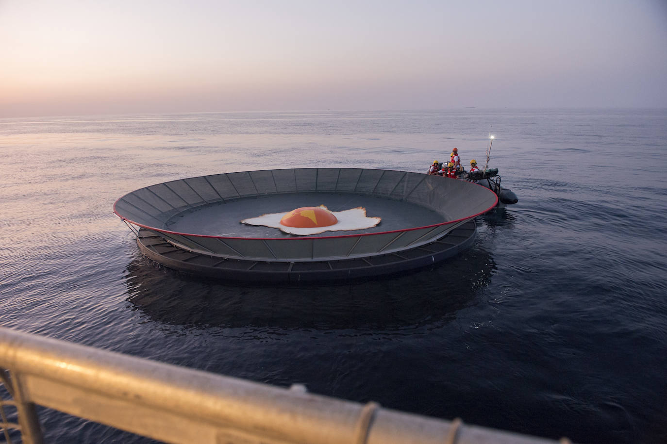 La iniciativa llevada a cabo por Greenpeace alerta sobre el aumento de las temperaturas, especialmente en los océanos, que acumulan gran parte del calor