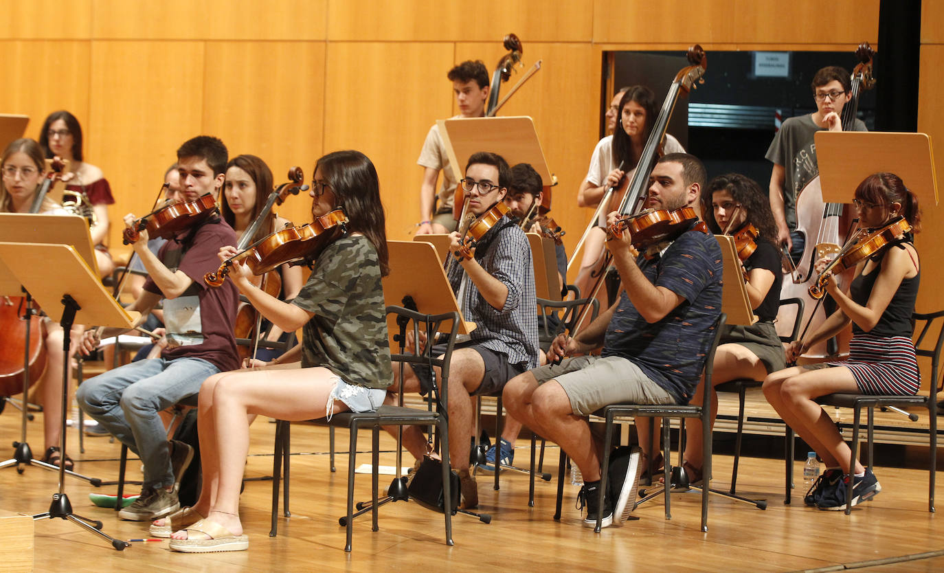 Fotos: La Orquesta de Jóvenes de la Región actúa esta semana en Murcia y Torrevieja