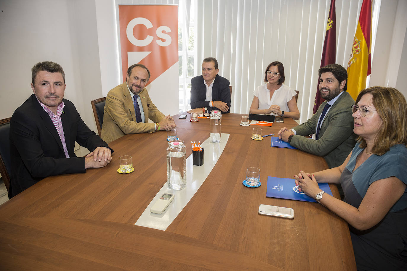 Fotos: La reunión de PP, Cs y Vox acaba sin acuerdo pero «con avances importantes»