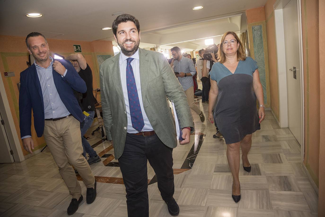 Fotos: La reunión de PP, Cs y Vox acaba sin acuerdo pero «con avances importantes»