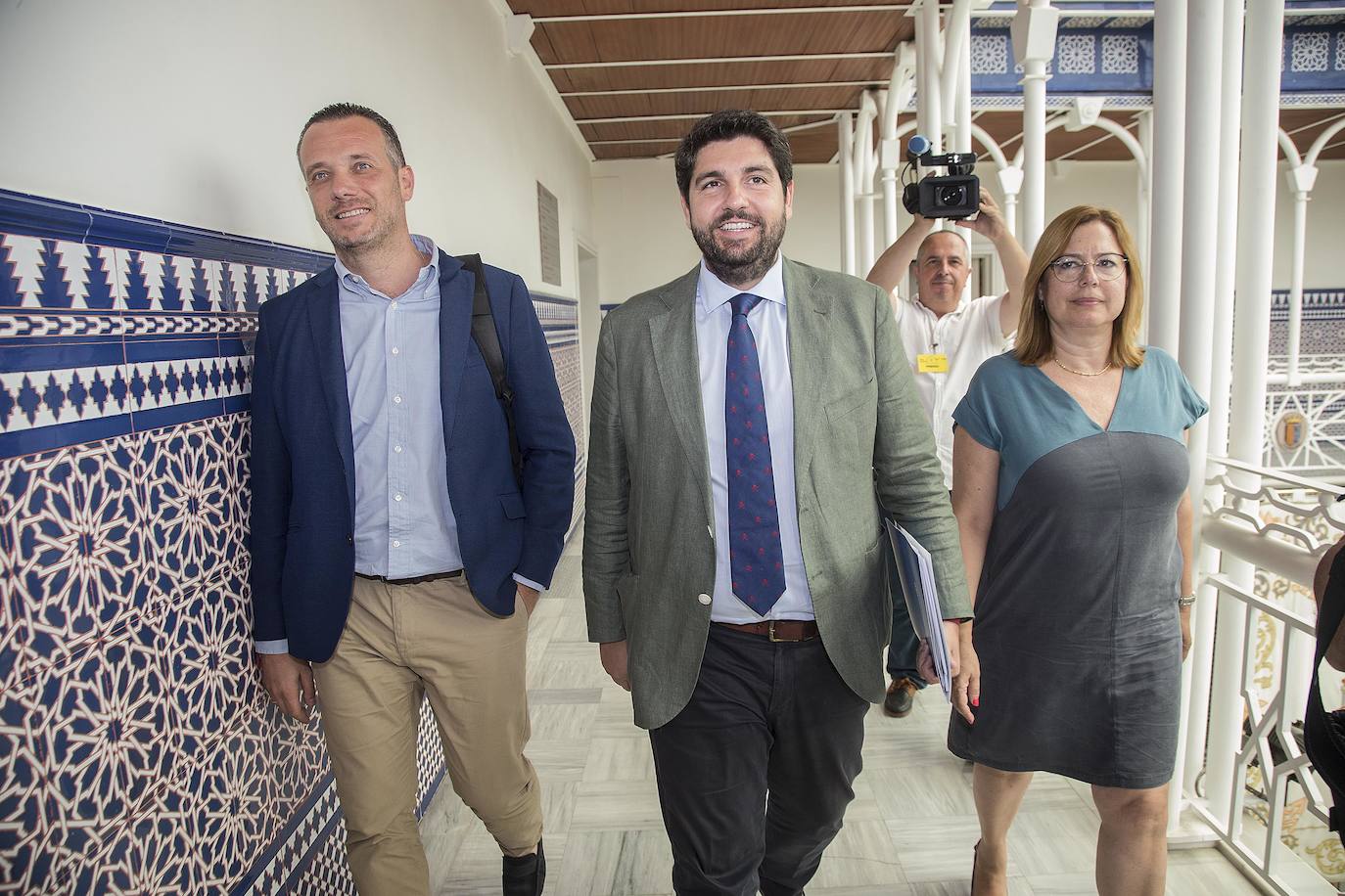 Fotos: La reunión de PP, Cs y Vox acaba sin acuerdo pero «con avances importantes»