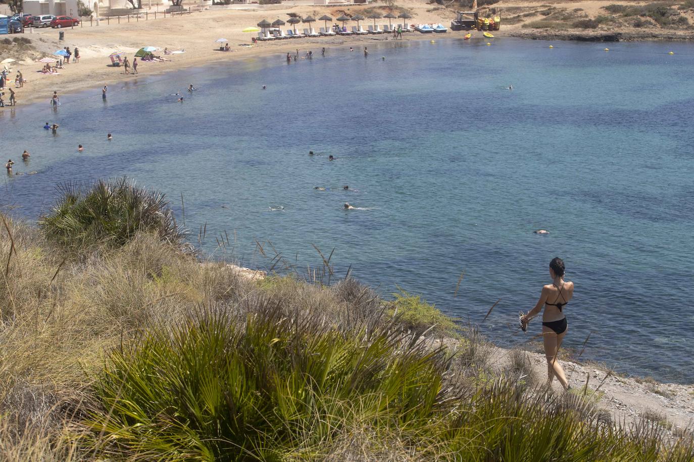 La línea de costa entre el parque regional de Calblanque y Cabo de Palos ofrece lugares singulares para disfrutar el verano de manera diferente