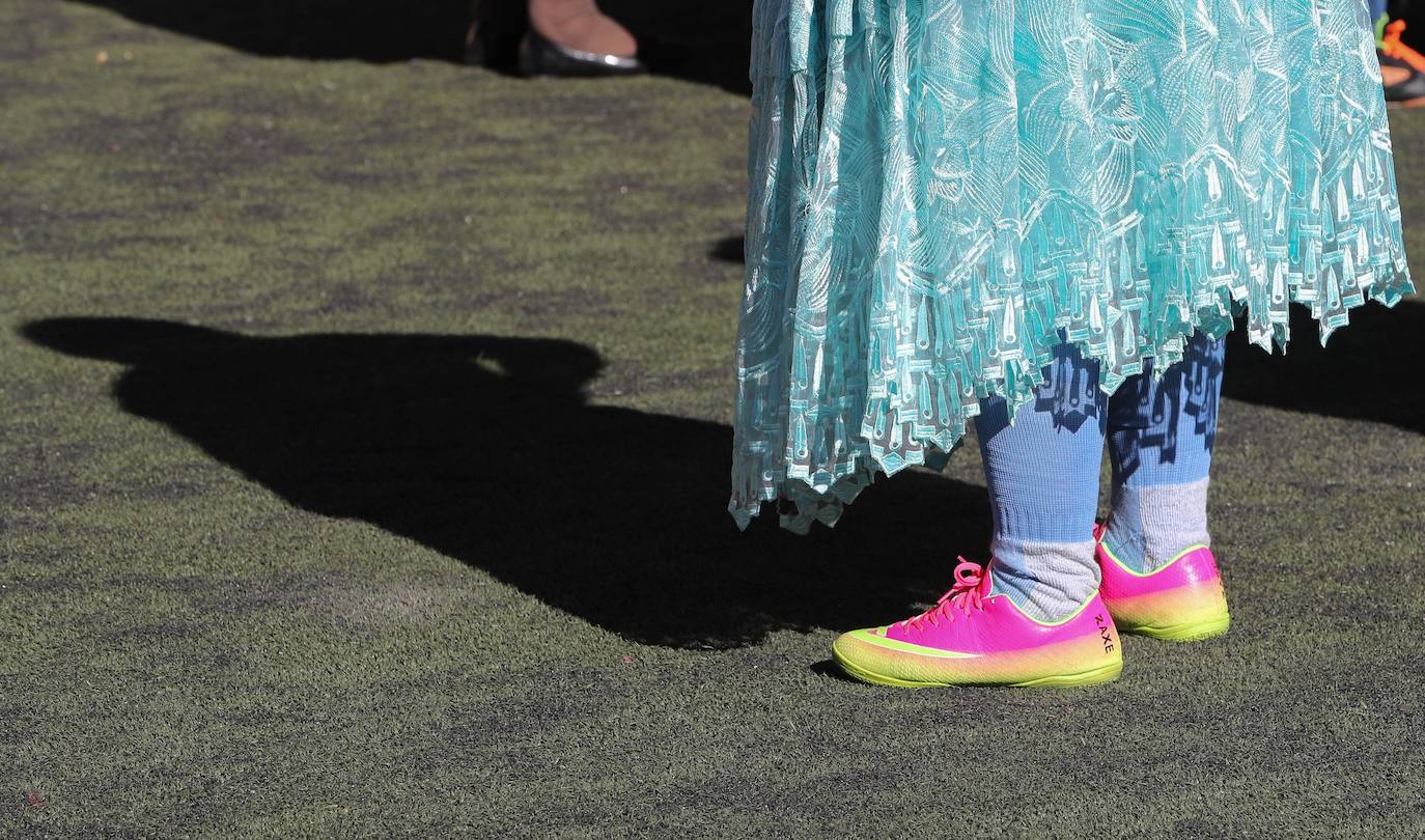 Fotos: Las cholitas también juegan al fútbol