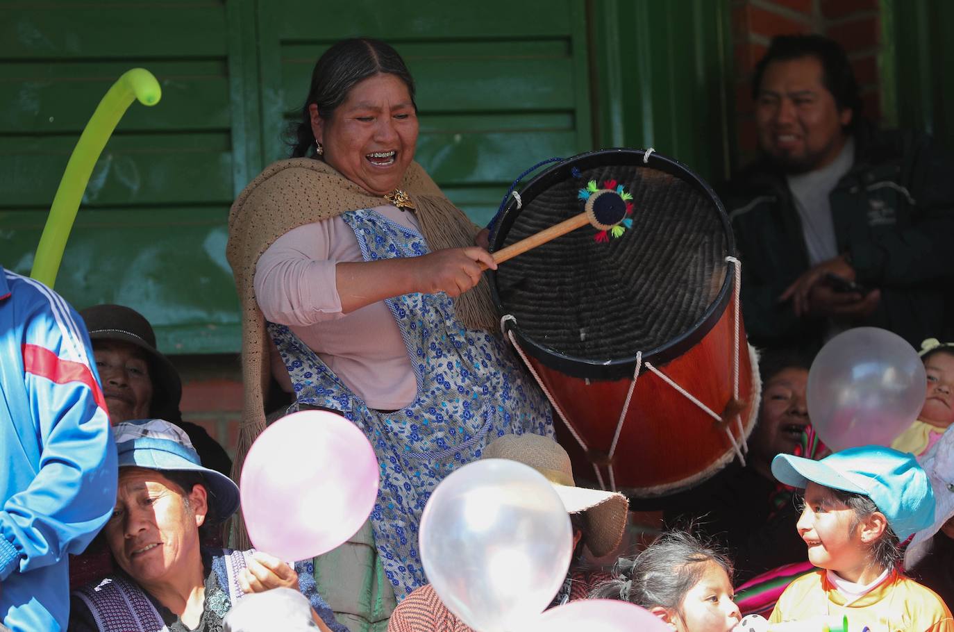 Fotos: Las cholitas también juegan al fútbol
