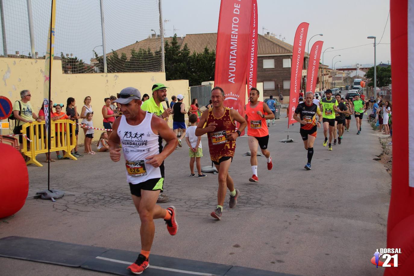 El corredor del Inverclyde AC completa el recorrido de 6,2 kilómetros en 19:38 minutos, por los 23:44 de la atleta del Bitec Tri Impulso