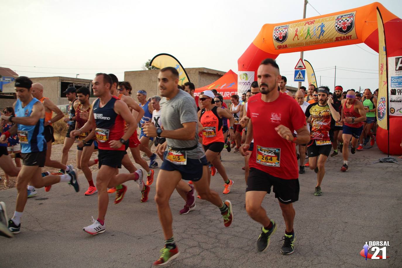 El corredor del Inverclyde AC completa el recorrido de 6,2 kilómetros en 19:38 minutos, por los 23:44 de la atleta del Bitec Tri Impulso