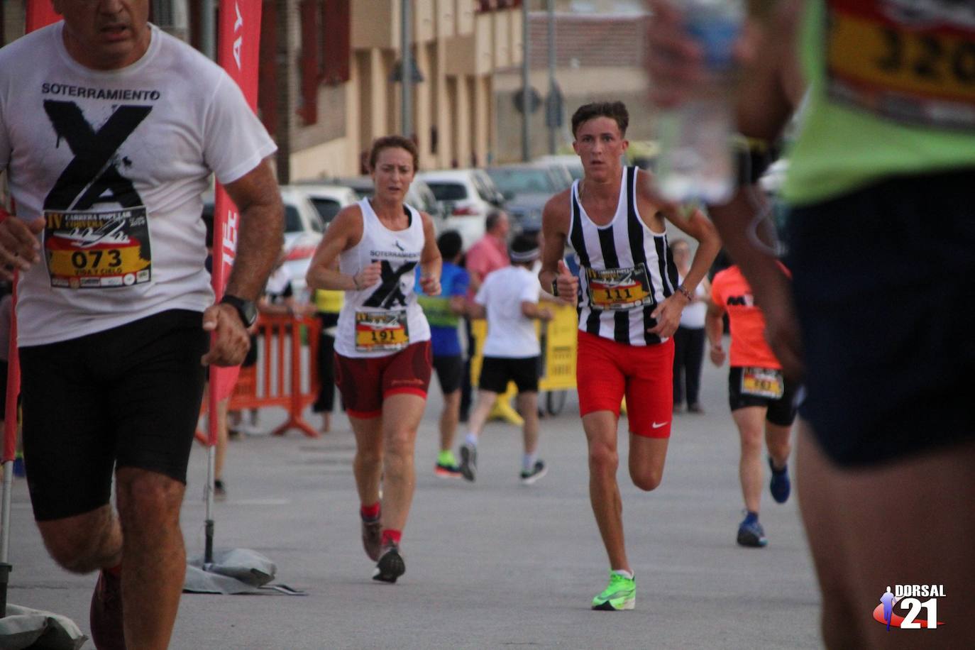 El corredor del Inverclyde AC completa el recorrido de 6,2 kilómetros en 19:38 minutos, por los 23:44 de la atleta del Bitec Tri Impulso