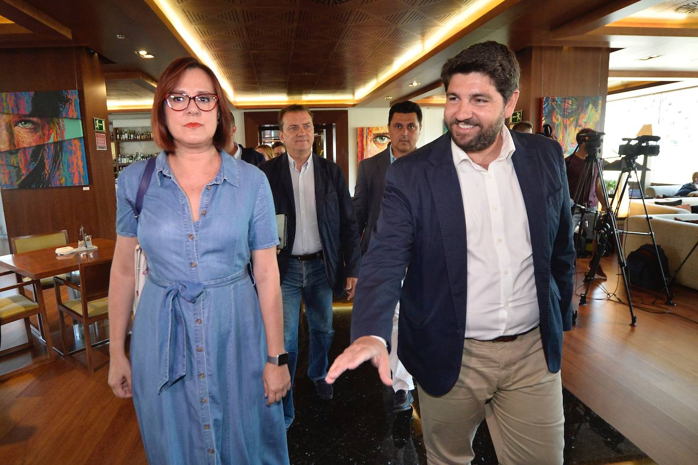 «Estamos intentando redondear un documento para concretar la investidura», señala Gestoso, aunque la portavoz de Cs, Isabel Franco, da entender que su formación no se plantea firmar un texto conjunto