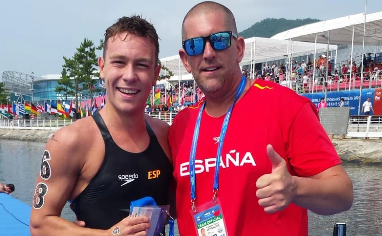 Alberto Martínez junto a su entrenador, Fred Vergnoux.