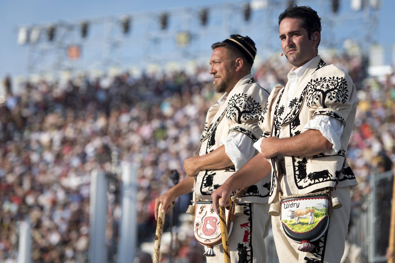 Cientos de actores participan en un ensayo del espectáculo del Festival de Vinicultores (Fête des Vignerons), en Vevey (Suiza). El festival se celebra en un estadio al aire libre con capacidad para 20.000 espectadores.