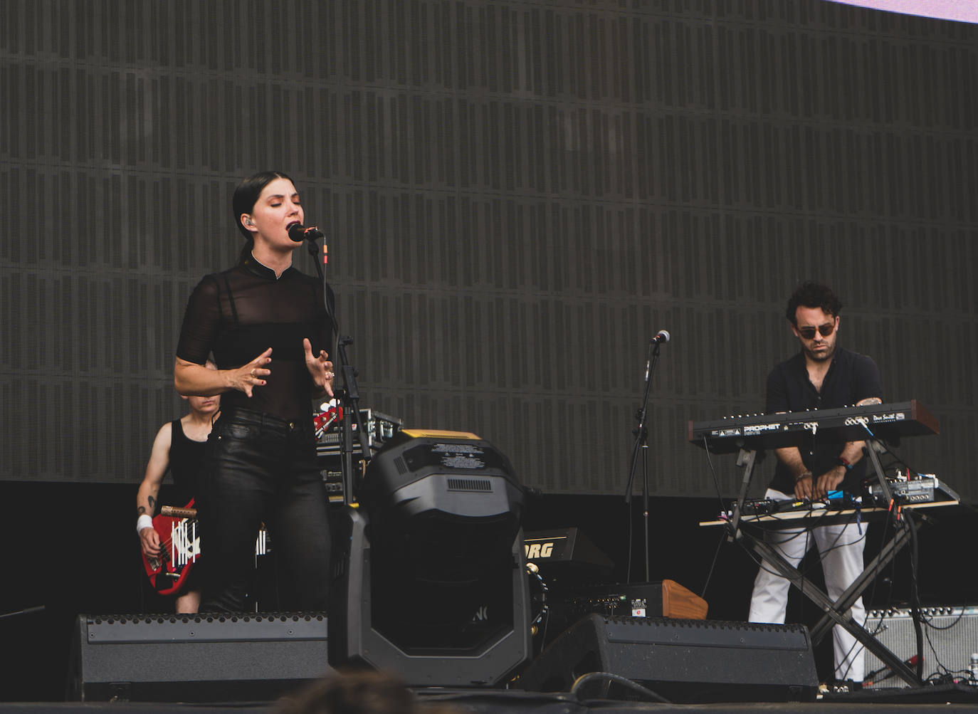 La música introspectiva de Sharon van Etten invitaba a tumbarse en el césped y vivirla de un modo alejado del cliché festivalero.