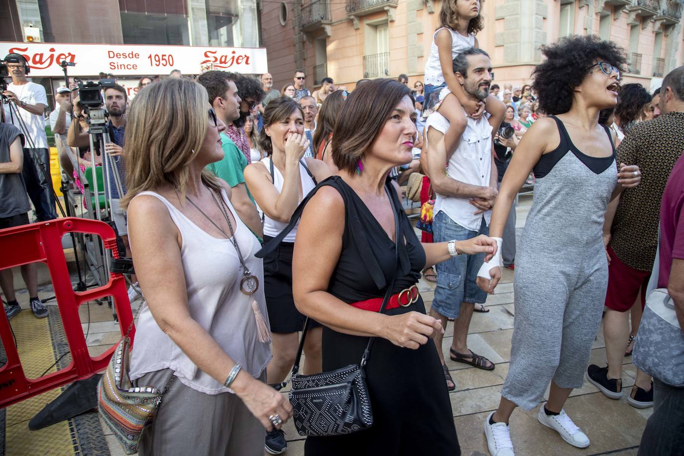 El festival cartagenero inaugura su 25 edición con la voz raspada de Elza Soares y el pop y la electrónica de Pongo