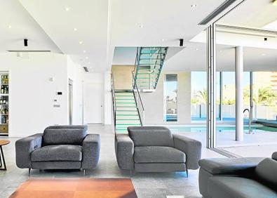 Imagen secundaria 1 - Aspecto exterior e interior de la casa.