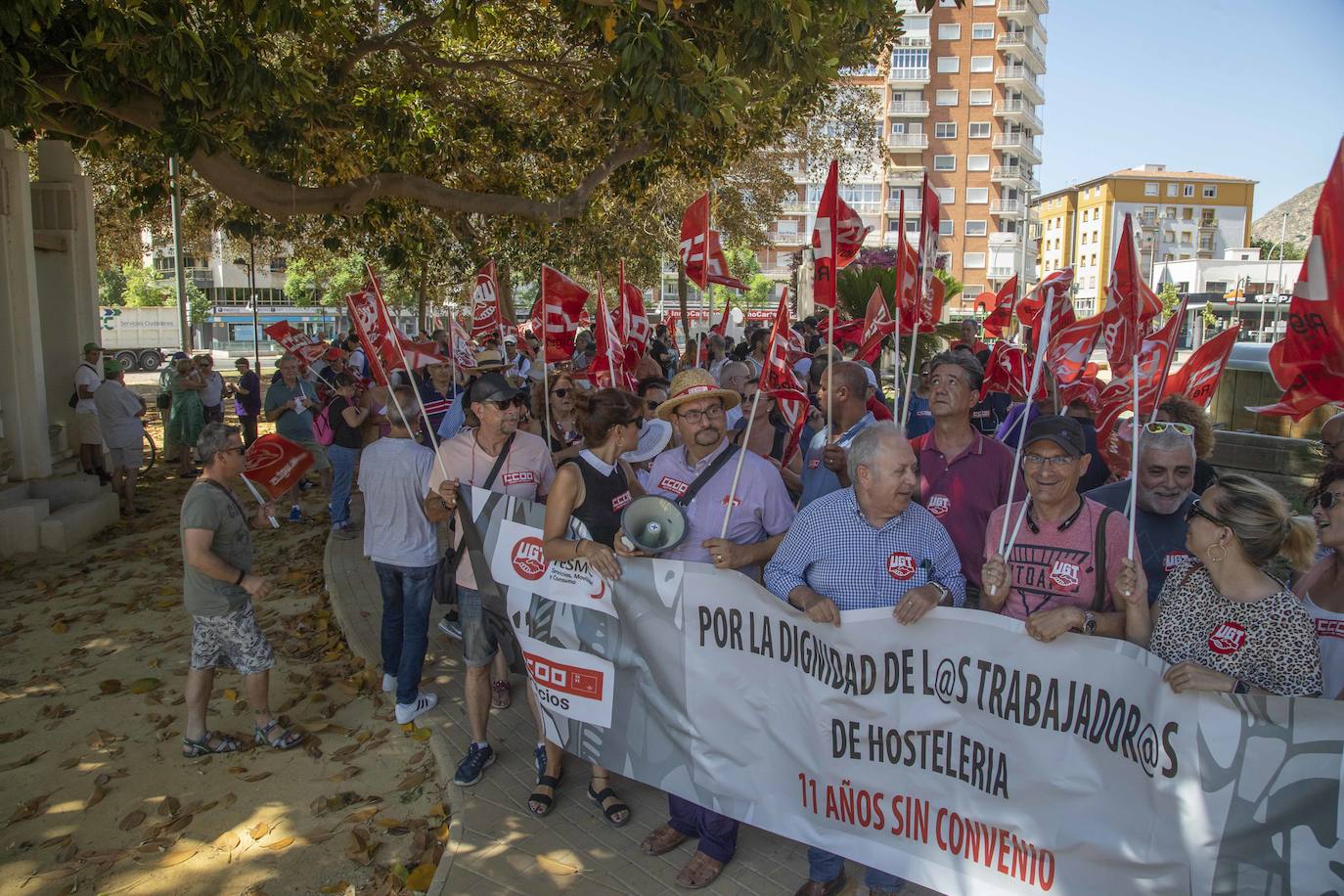 CC OO y UGT trasladaron sus reivindicaciones a los grupos parlamentarios