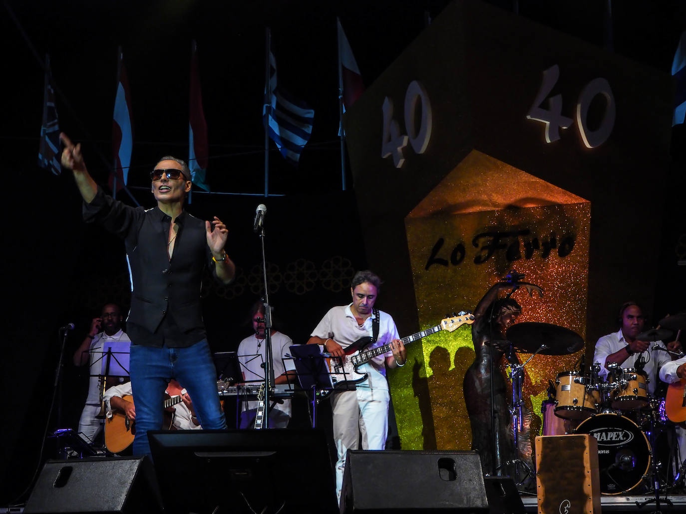 Pitingo y Miguel de Tena protagonizaron la gala de la segunda noche del festival, a la que acudió una gran cantidad de público