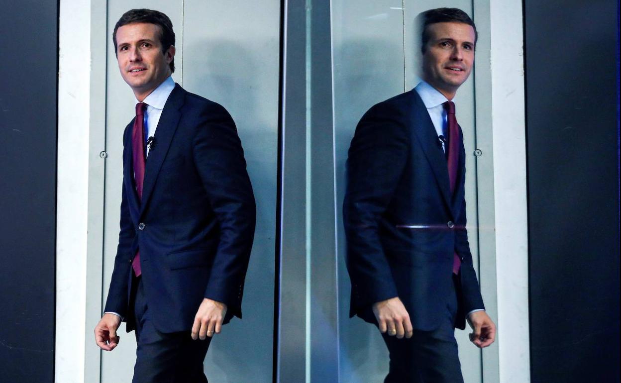 Casado se dirige a la sala de prensa del PP el día siguiente de las elecciones locales, autonómicas y europeas del 26 de mayo.