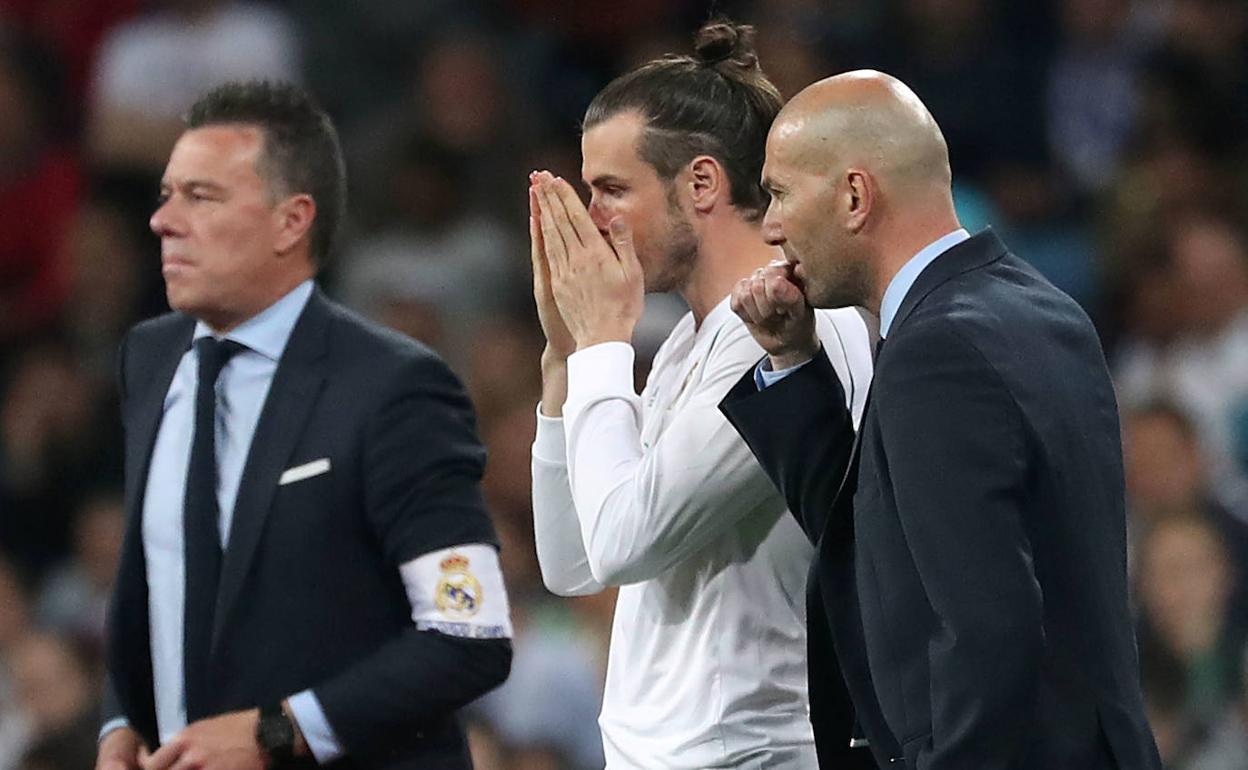 Zidane, dando instrucciones a Bale.
