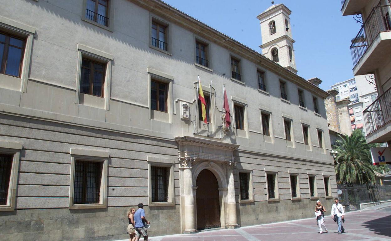 Fachada del Palacio de San Esteban, sede del Gobierno regional.
