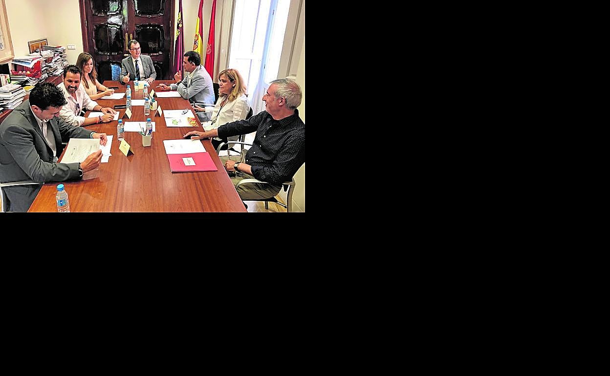 Los portavoces municipales, en la reunión que mantuvieron ayer. 