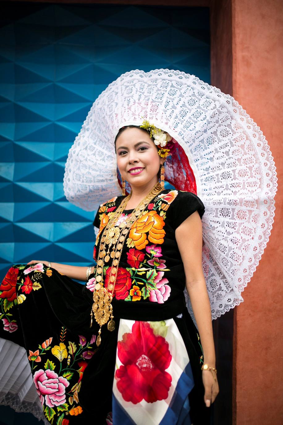 Grupos de danza folclórica se presentan durante las celebraciones de la Guelaguetza, una fiesta tradicional del estado de Oaxaca (México).