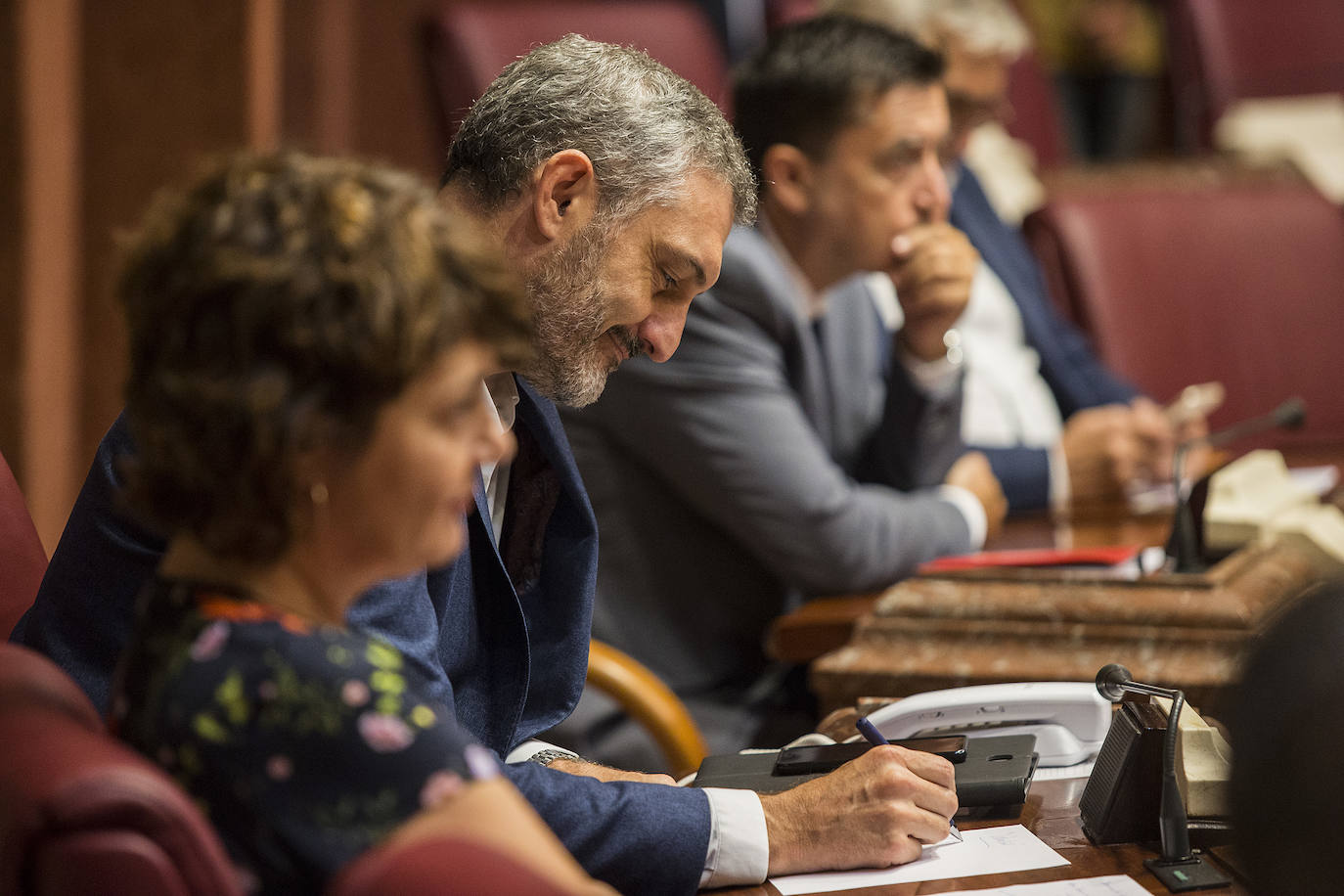 El candidato del PP elogia las aportaciones a Vox al programa de gobierno y pide la confianza de la Asamblea para ser elegido el viernes