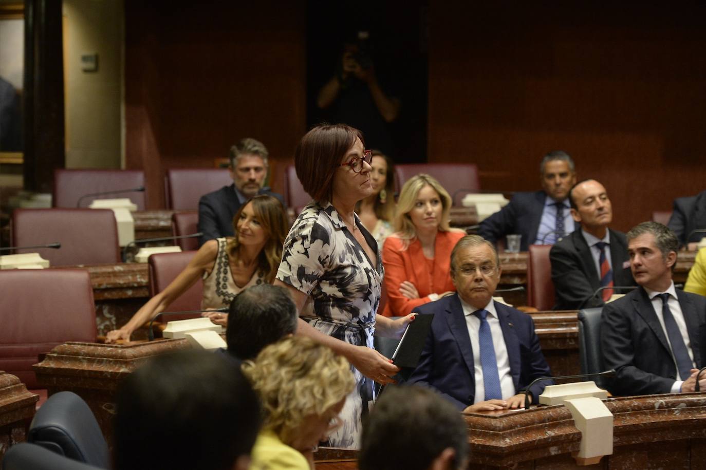 El candidato popular cierra, a la segunda, su elección como jefe del Ejecutivo regional, gracias al acuerdo programático cerrado la pasada semana con la formación naranja y el partido de Abascal