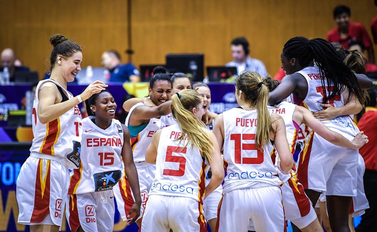 Las jugadoras del combinado sub-19 celebran el bronce ante Bélgica.