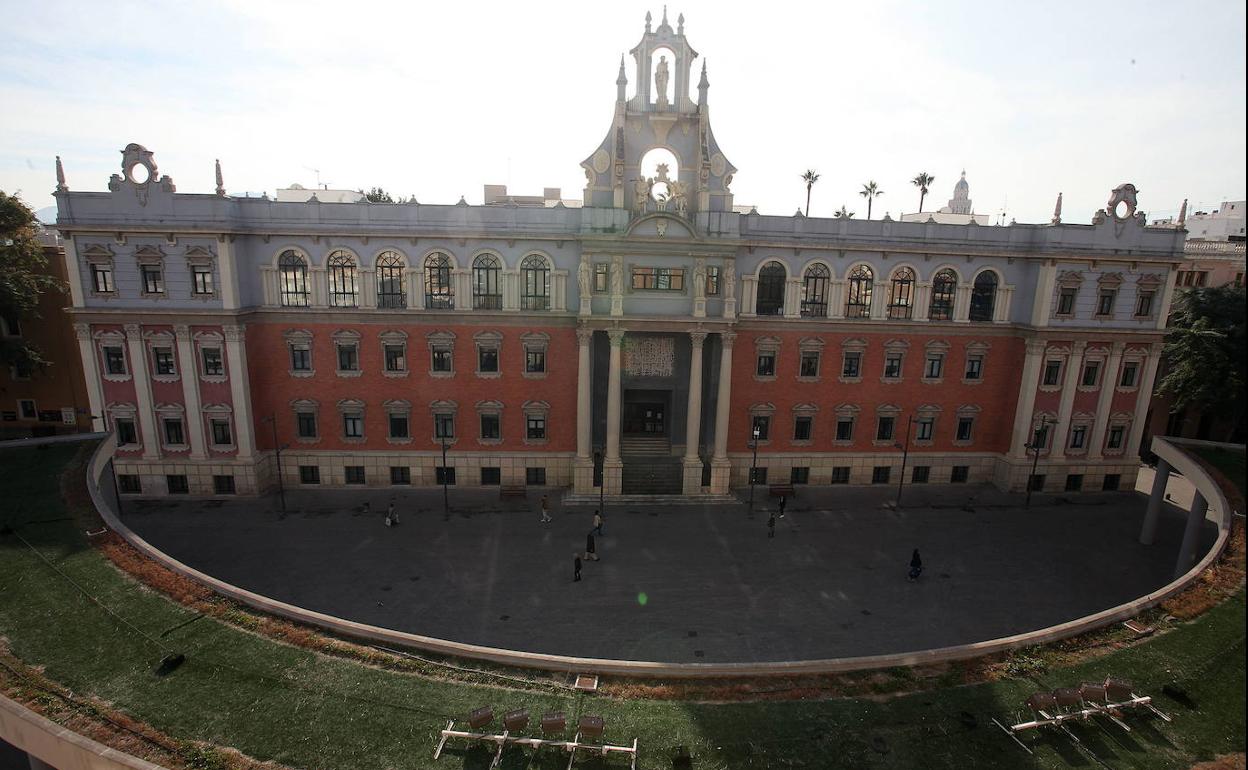 Edificio de la Facultad de Letras de la Universidad de Murcia.