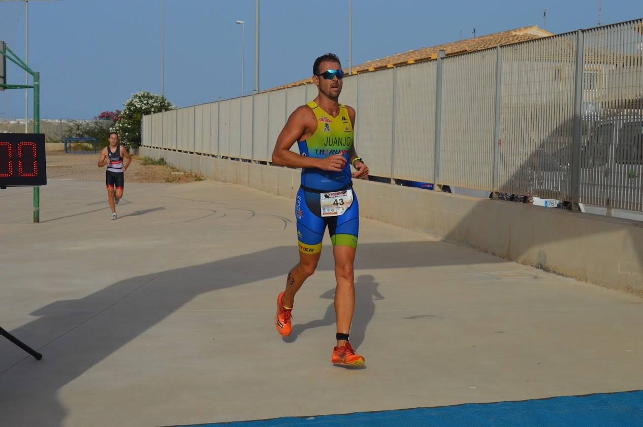 El corredor del C.A. Mandarache Cartagena completa los 5 kilómetros en 19:08 minutos, por los 22:54 de la atleta del Grupo Alcaraz