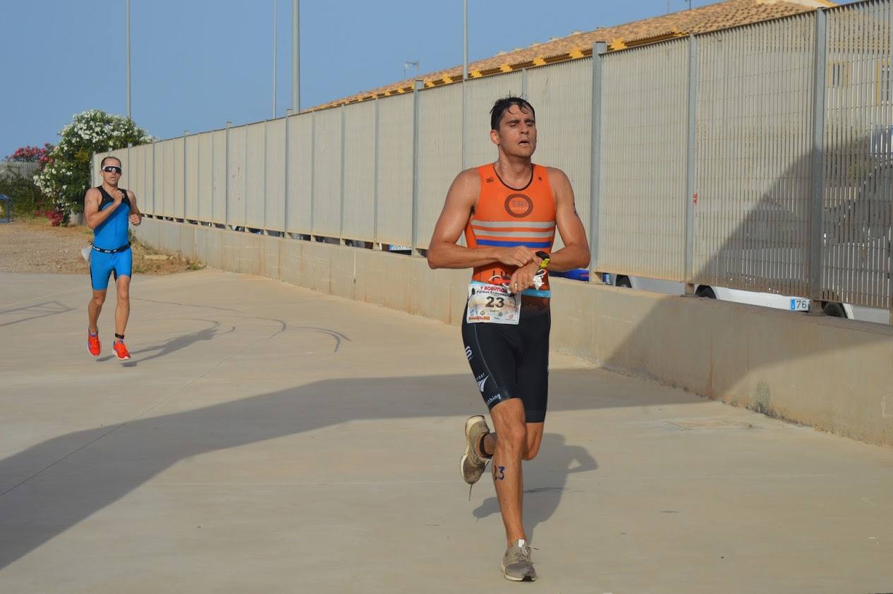 El corredor del C.A. Mandarache Cartagena completa los 5 kilómetros en 19:08 minutos, por los 22:54 de la atleta del Grupo Alcaraz