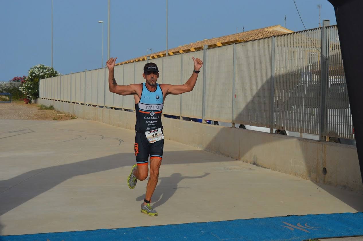 El corredor del C.A. Mandarache Cartagena completa los 5 kilómetros en 19:08 minutos, por los 22:54 de la atleta del Grupo Alcaraz