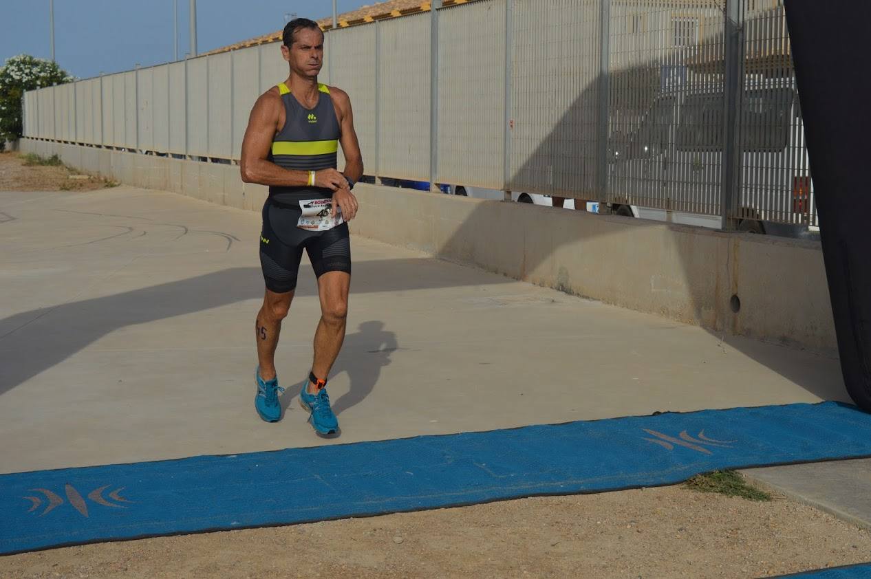 El corredor del C.A. Mandarache Cartagena completa los 5 kilómetros en 19:08 minutos, por los 22:54 de la atleta del Grupo Alcaraz