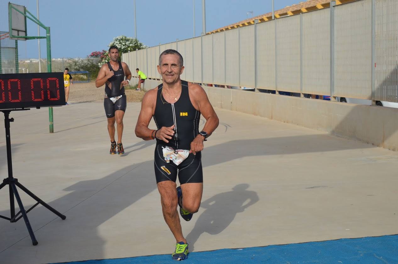 El corredor del C.A. Mandarache Cartagena completa los 5 kilómetros en 19:08 minutos, por los 22:54 de la atleta del Grupo Alcaraz