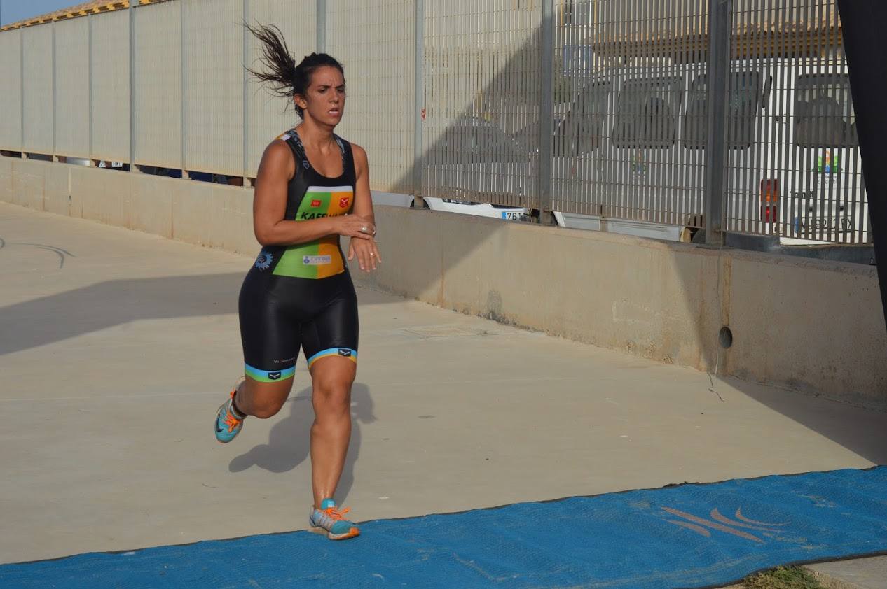 El corredor del C.A. Mandarache Cartagena completa los 5 kilómetros en 19:08 minutos, por los 22:54 de la atleta del Grupo Alcaraz