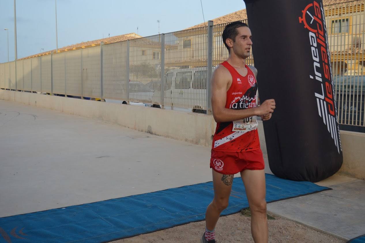 El corredor del C.A. Mandarache Cartagena completa los 5 kilómetros en 19:08 minutos, por los 22:54 de la atleta del Grupo Alcaraz