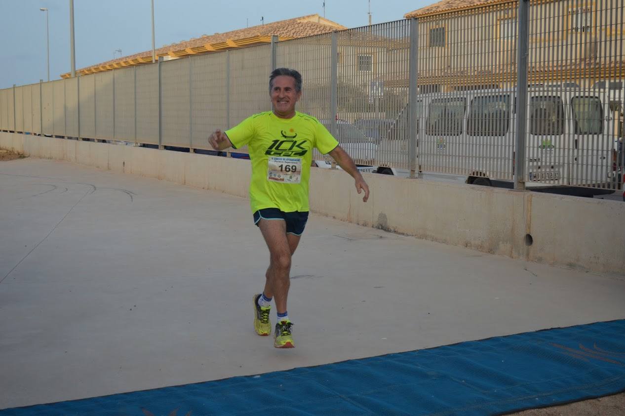 El corredor del C.A. Mandarache Cartagena completa los 5 kilómetros en 19:08 minutos, por los 22:54 de la atleta del Grupo Alcaraz