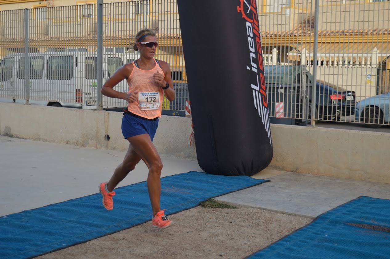 El corredor del C.A. Mandarache Cartagena completa los 5 kilómetros en 19:08 minutos, por los 22:54 de la atleta del Grupo Alcaraz