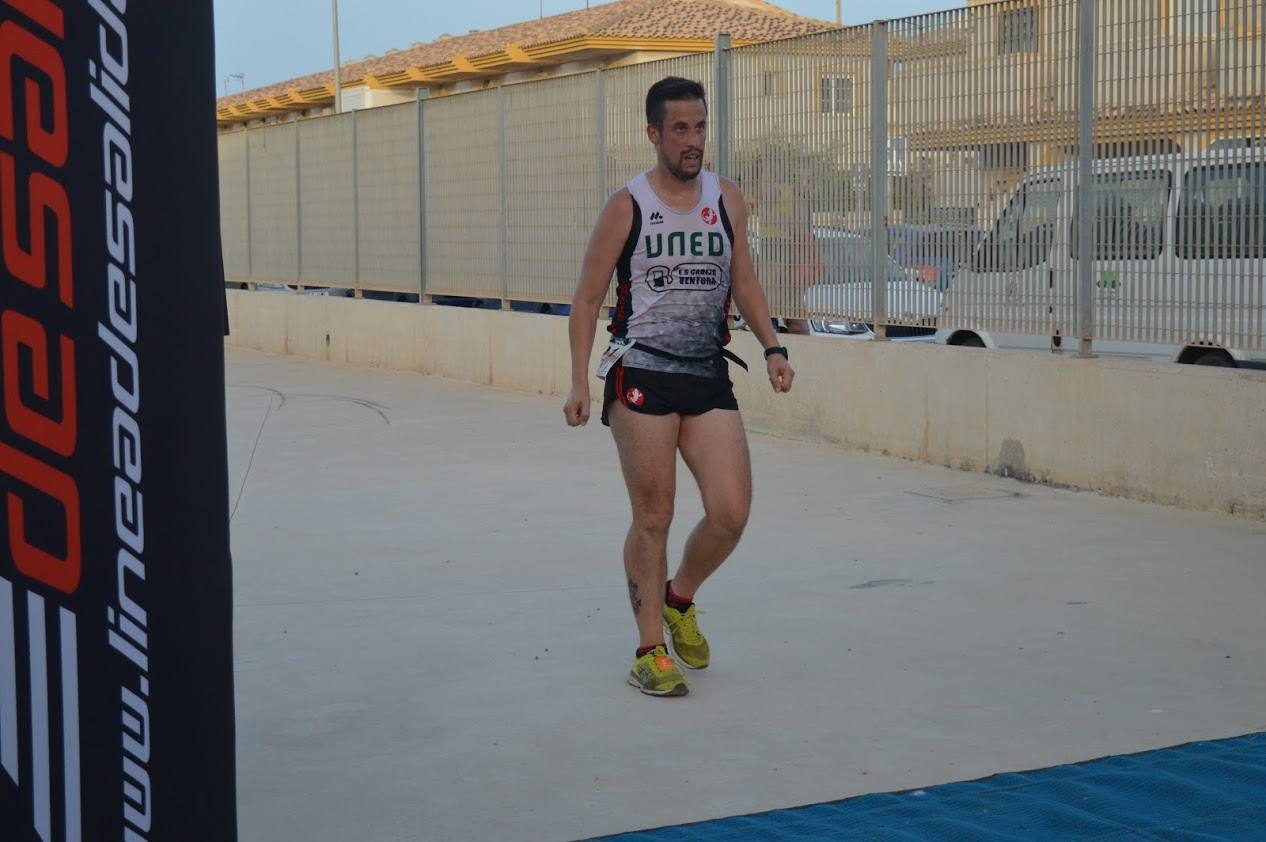 El corredor del C.A. Mandarache Cartagena completa los 5 kilómetros en 19:08 minutos, por los 22:54 de la atleta del Grupo Alcaraz