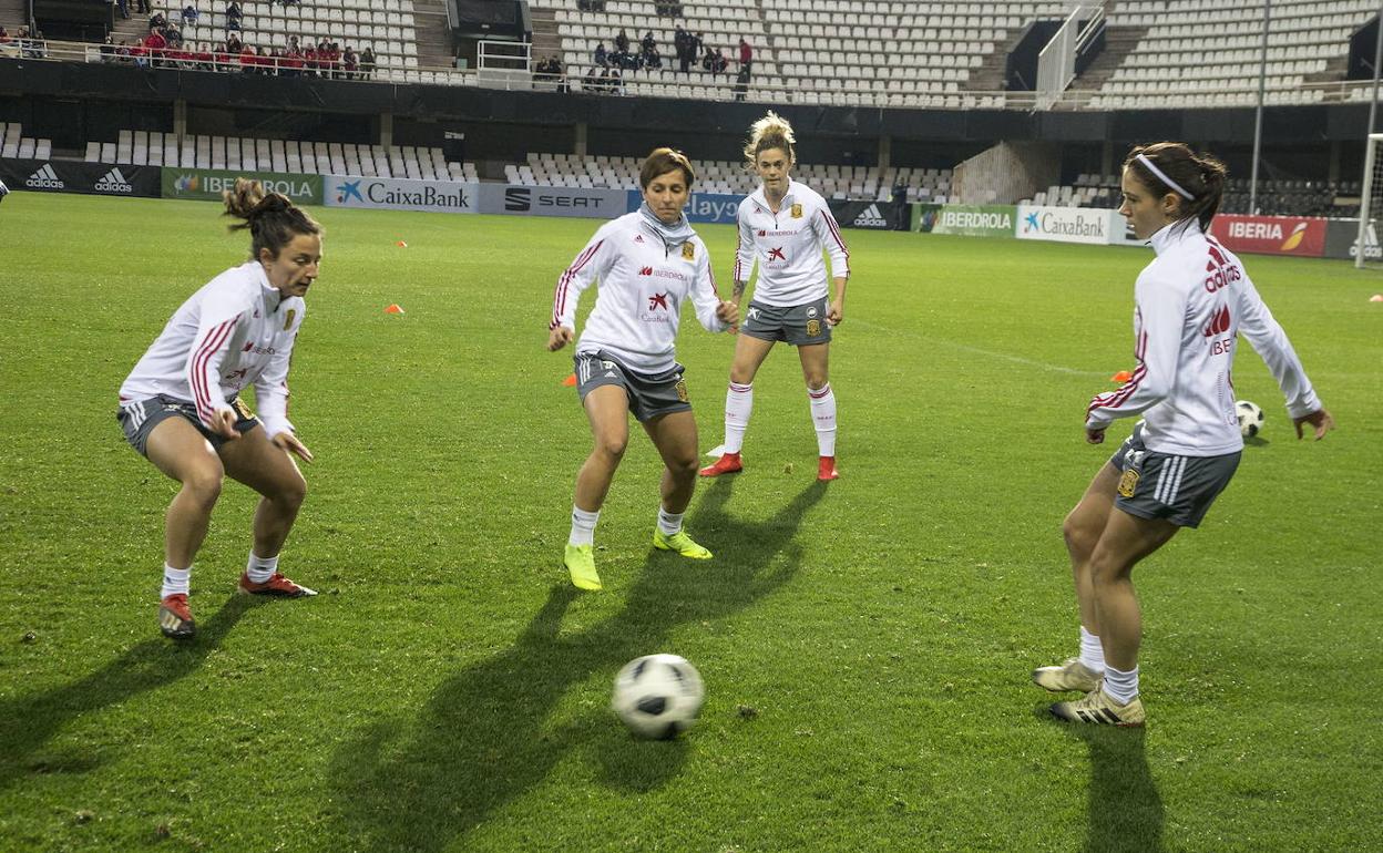 Entrenamiento de la selección nacional femenina de fútbol, en una fotografía de archivo.