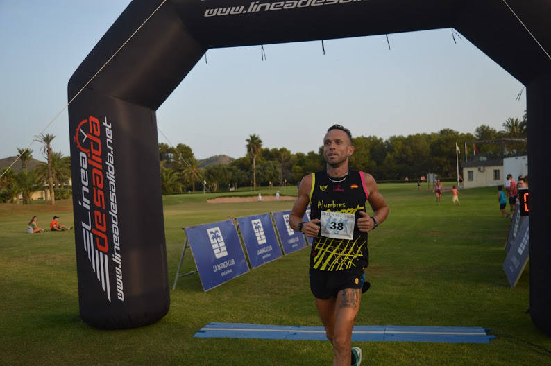 El corredor del Alumbres Sport completa el recorrido de 7 kilómetros en 23:39 minutos, por los 28:46 de la atleta del Grupo Alcaraz