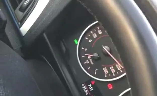 Captura del vídeo tomado por el propio conductor mientras circulaba a 210 kilómetros por hora.