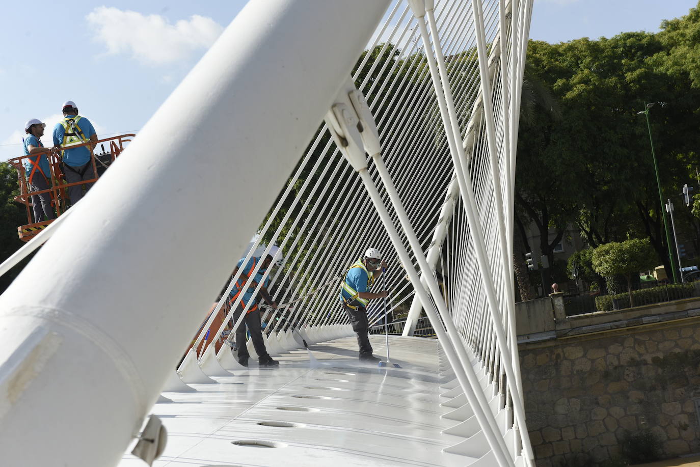Las obras de esta infraestructura y de otras seis que cruzan el Segura, como el Puente de la Fica y Jorge Manrique, se llevan a cabo en verano para minimizar las molestias