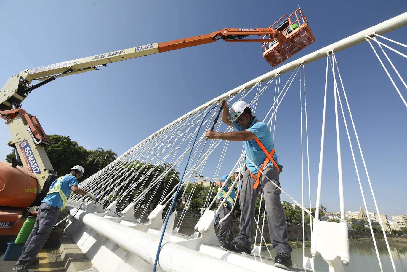 Las obras de esta infraestructura y de otras seis que cruzan el Segura, como el Puente de la Fica y Jorge Manrique, se llevan a cabo en verano para minimizar las molestias